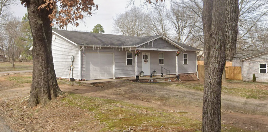 3BR Home in Lamar — Subject To