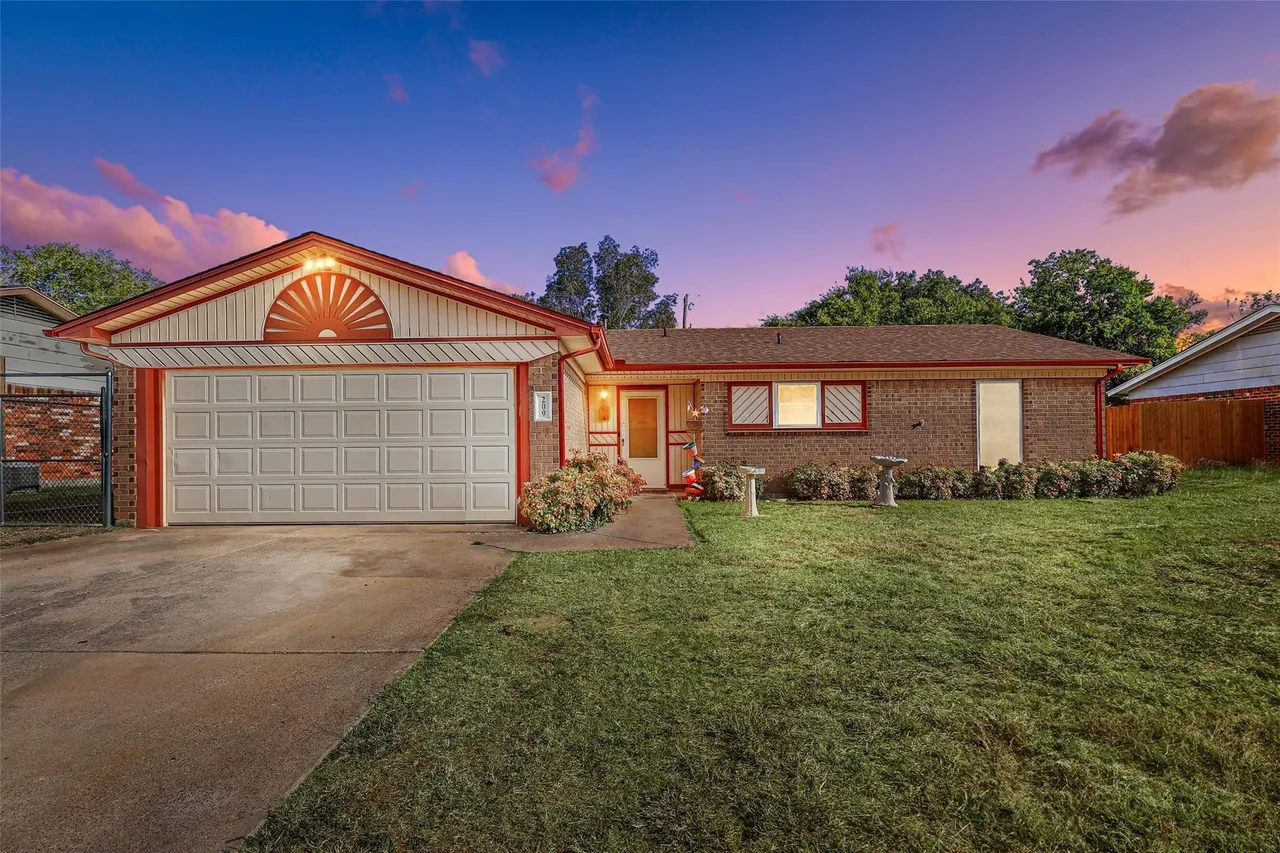 3BR Home in Crowley — Subject To