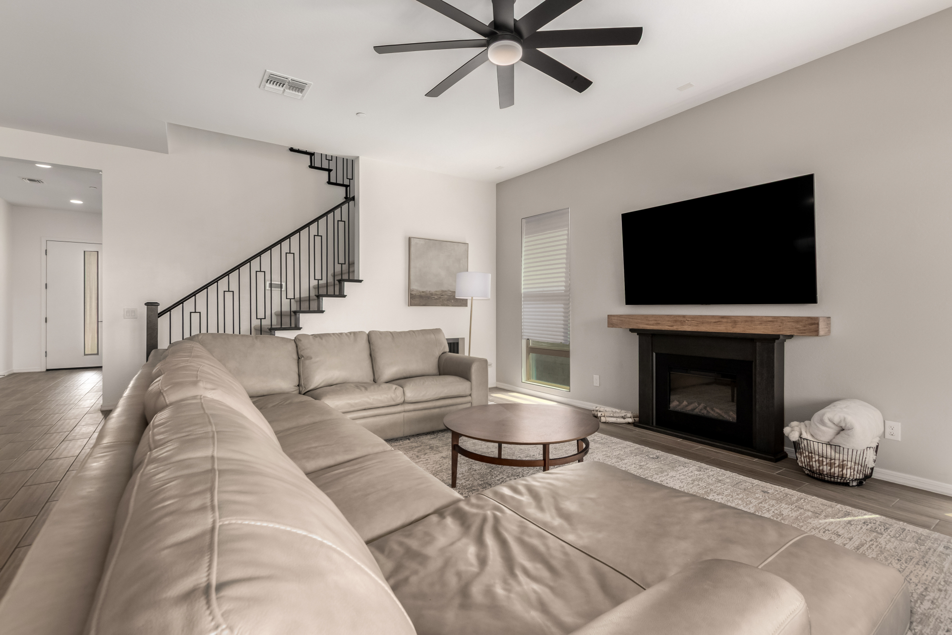 6BR Lease Option Home in Mesa, AZ photo 3