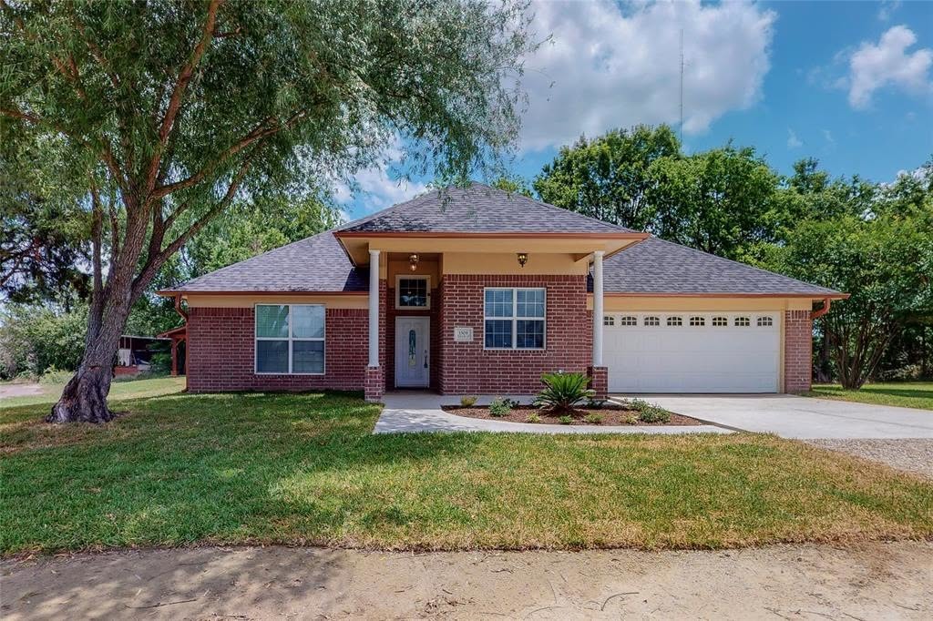 4BR Home in Corsicana — Subject To